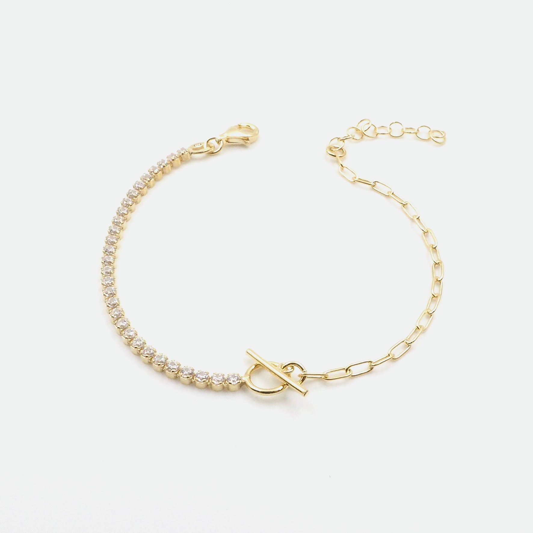 Silber Armbaender fuer Damen jetzt kaufen in unserem Onlineshop oder vor Ort in unserer Filiale in Basel